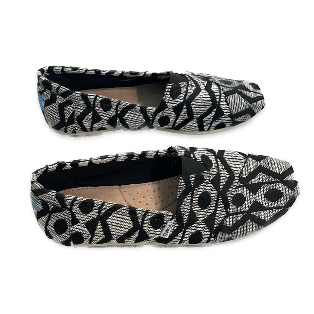 Toms Black & white canvas Slip on loafers